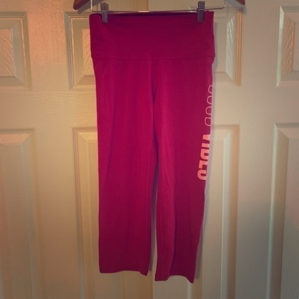 Good Vibes Pink Capri Leggings Size Medium‎
